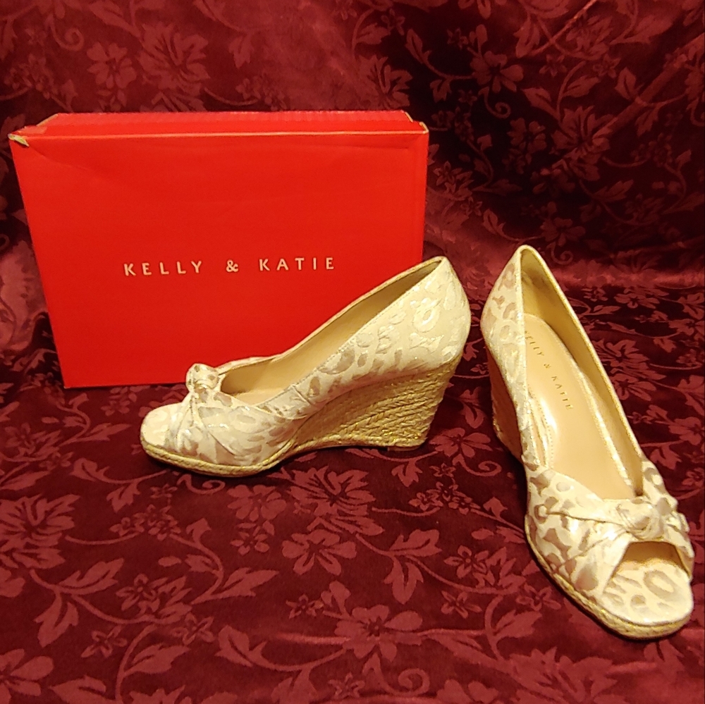 Kelly and Katie Ivala style champagne wedges